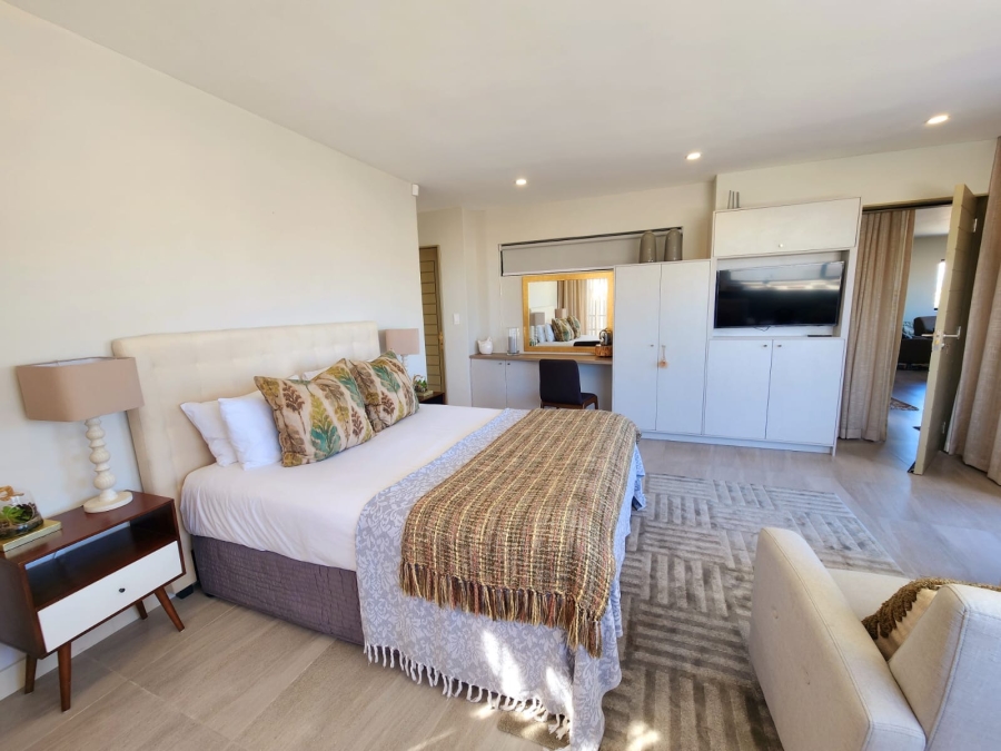 10 Bedroom Property for Sale in Bloubergstrand Western Cape